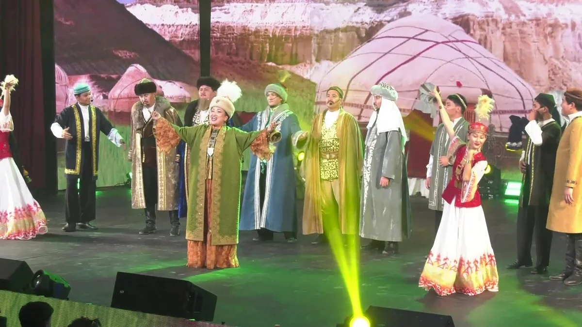 Ресей шоу-бизнес жұлдыздарының секс фото ханшайымы