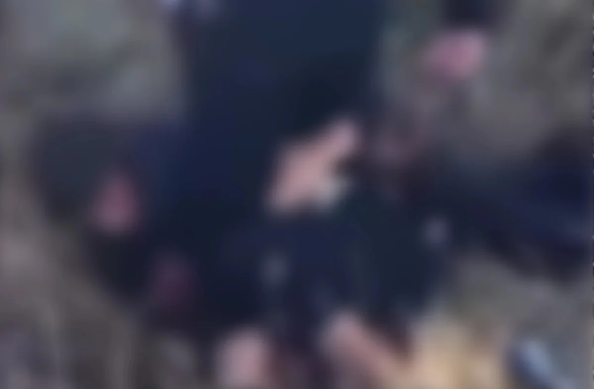 Мен оның аузына кірдім, ол әлі де сорды.