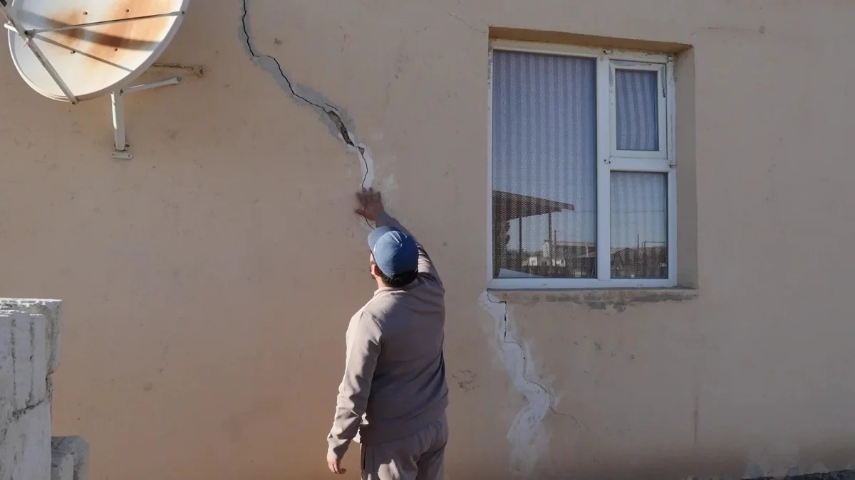 Әбуханифа секс Терлеген сандалдарды жалау