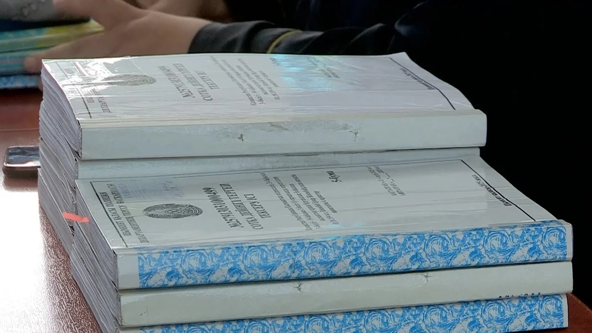 Шабдалыдың эротикалық фотосы Қыздарды бірінен соң бірін жалайды