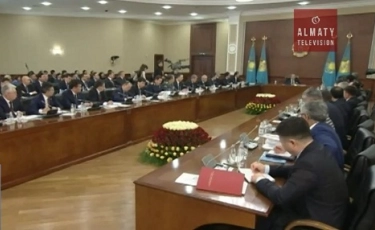 Нурсултан Назарбаев поручил экономно расходовать государственные деньги