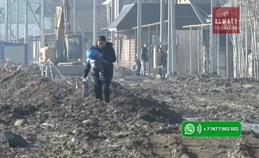 Қарасу ықшам ауданының тұрғындары жол азабын тартып отыр