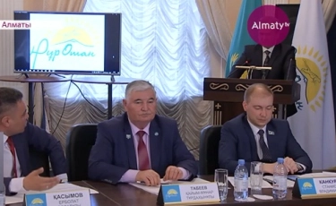 Мемқызметкерлер қазақ тілін қалай үйренетіндігі туралы қоғамдық кеңесте айтылды
