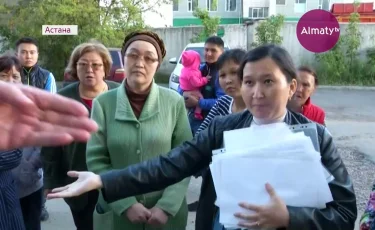 Астанада көпқабатты үйдің тұрғындары жандарын шүберекке түйіп отыр