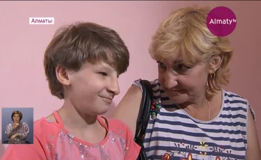 Алматының саяжайларынан табылған 11 жастағы егіздер алғаш рет мектеп партасына отырды