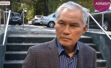 Алматыда студенттер профессорды соққыға жығып, үйін тонап кетті