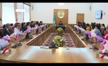 Алматы қаласының әкімі ұстаздарды кәсіби мерекелерімен құттықтады