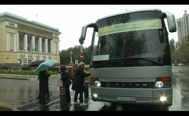 Жетісу ауданының зейнеткерлері қаланы аралады