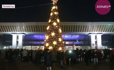 В Алматы засверкала огнями главная елка мегаполиса