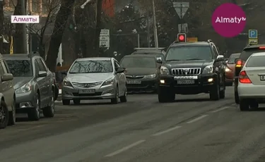 Алматыда сатып алушы кейпіндегі қарақшы әйелдің қымбат көлігін тартып алды