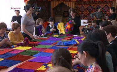 В Алматы на Наурыз начнут шить самое длинное лоскутное одеяло в мире