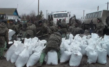 ЧП в Кызылординской области: река Сырдарья залила трассу областного значения 