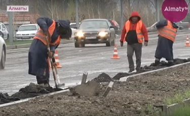 Алматыдағы 24 көшеде үгітіліп кеткен бетон жол жиектастары толықтай ауыстырылмақ 
