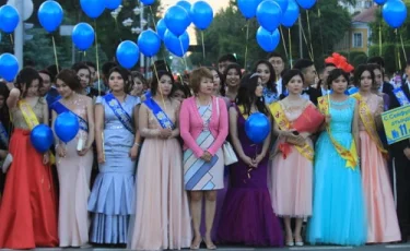 Ерлан Сағадиев: министрлік мектеп бітіру кешін қымбат шоуға айналдыруға қарсы