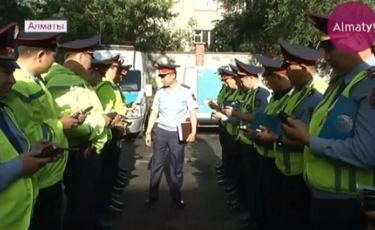 В Алматы создали спецгруппы для изучения кадров с видеожетонов полицейских