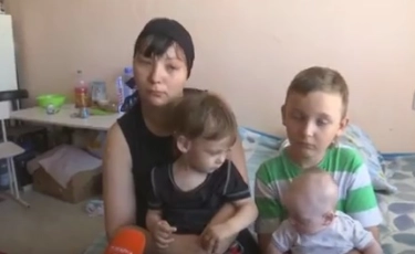 В Уральске семью погибшего мужчины с тремя детьми выселяют из дома