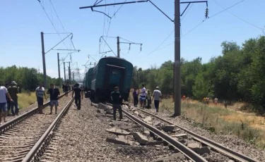 ҚТЖ пойыз апатынан қаза тапқан жасөспірімнің туыстарына көңіл айтты 