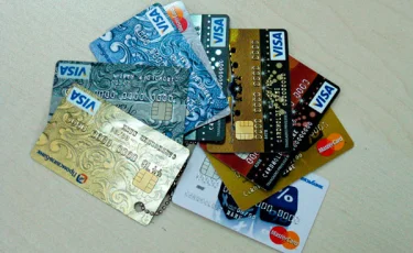 Как в Казахстане используют банковские карты