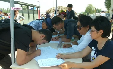 Алматының Наурызбай ауданында бос жұмыс орындар жәрмеңкесі өтті