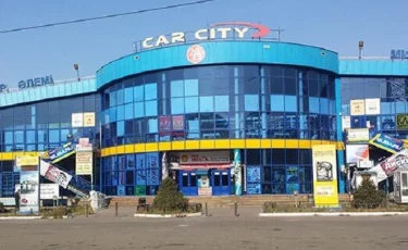 Алматыдағы рейд: Полиция «Car city» базарын қоршауға алды