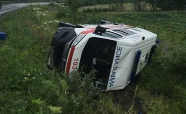 Қостанай облысында мас әйел-жүргізуші науқас баланы апара жатқан жедел жәрдем көлігіне соғылған   