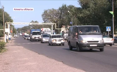 Было 2 полосы, станет 4: автомобильную трассу Алматы - Талгар расширят