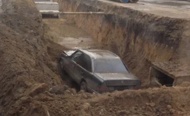 Павлодарда күзет фирмасының көлігі «Мерседеспен» соқтығысты