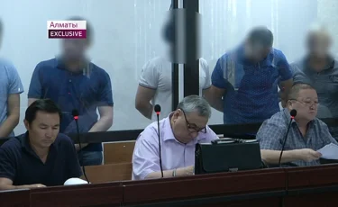 Нечистые на руки: предполагаемую банду таможенников-взяточников судят в Алматы
