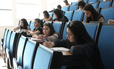 70% казахстанских студентов учатся за счет родителей