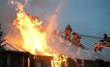 Қарағандыда мектеп отқа оранды 