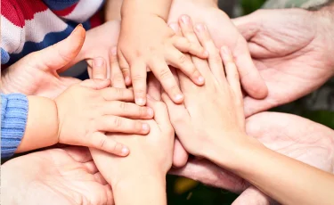 8 лет спустя суд вернул детей матери после лишения родительских прав