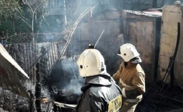 Алматы орталығында гараждар өртеніп жатыр