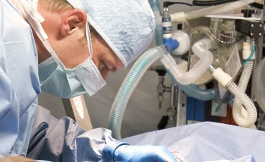 Қателескен дәрігер науқасты алдап екі рет ота жасаған