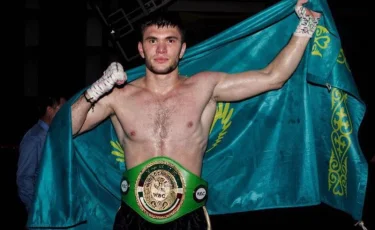 Қазақ боксшысы қарсыласын 1-раундта сұлатып, чемпиондық белбеуді иеленді