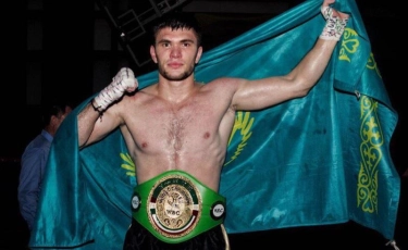 Қазақ боксшысы қарсыласын 1-раундта сұлатып, чемпиондық белбеуді иеленді