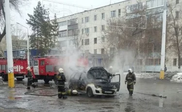 Пострадали 123 автомобиля: в Костанайской области горят машины