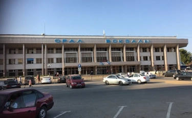 Оралда анасы 3 жасар баласымен бір жыл бойы вокзалда тұрған 