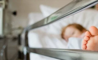 Қарағандыда 4 айлық сәбиді кімнің, не үшін ұрғаны анықталды