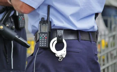 Үш полицей әріптесін жабылып зорлаған