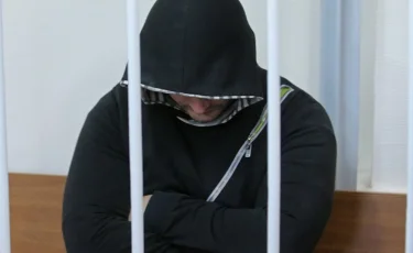 «Не үшін»: Шымкентте анасы мен атасын өлтірген жігіт сот үкімін естіп жылап жіберді 