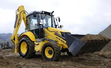 Алматыда әкесі туған қызын экскаватормен басып кетті