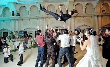 Қазақстанда той үшін әнші шақырып, қымбат мейрамхана жалдауға тыйым салынбақ