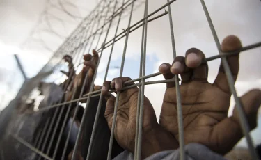 Түрмедегілер бүлік шығарды: екі офицер мен 25 тұтқын көз жұмды