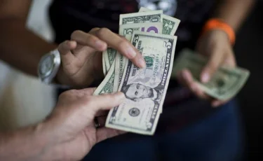 23 жастағы ару өзімен кездескісі келетін жігітке 28 млн теңге бермек