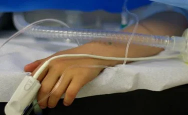 Қарағанды облысында туған әкесі қағып кеткен 7 жасар қыз көз жұмды