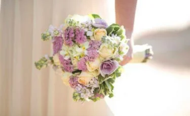 Қалыңдық той кезінде көзіне шөп салған күйеу жігітінің масқарасын шығарды