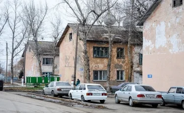 Сотни жителей Астаны не могут покинуть аварийные многоквартирные дома