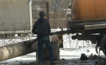 Алматыда кәріз суын қала іргесіне төгіп кететін ассенизаторларға тыйым болмай тұр