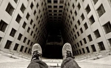 Ақтөбе тұрғыны биіктен құлап мерт болды