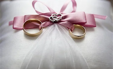 Үйлену тойында келіншегінің орнына сәлем салған жігіт күлкіге қалды (видео)